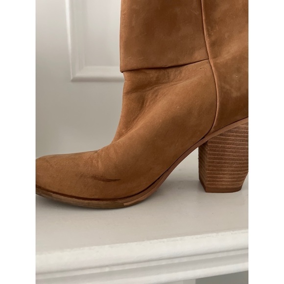 VINCE Camuto Hadley Camel Suede Cuff Bootie w/back zipper - Picture 4 of 6